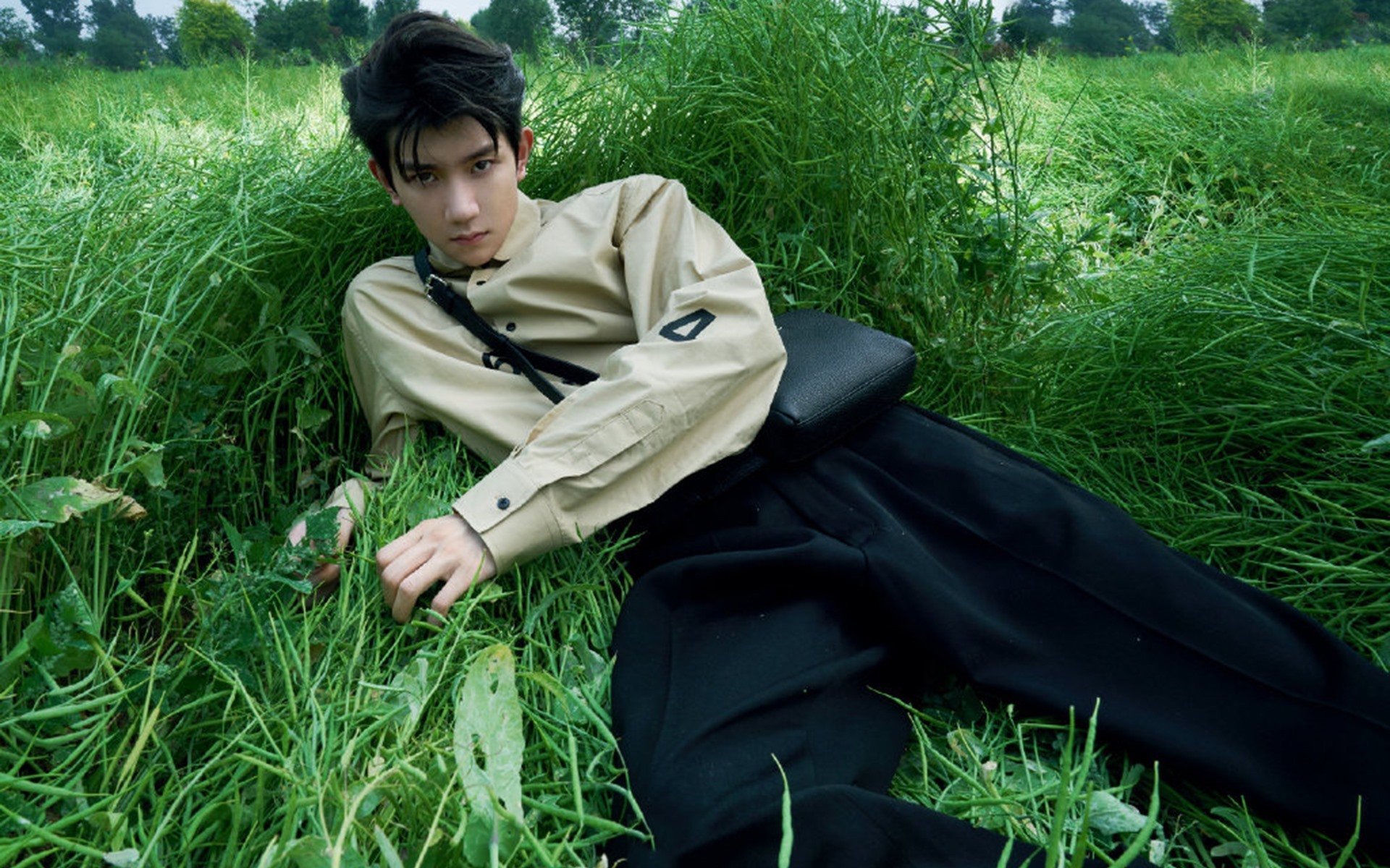 九游娱乐-“泥泞狂飙：雨后赛道的疯狂追逐”，泥泞后面跟什么词