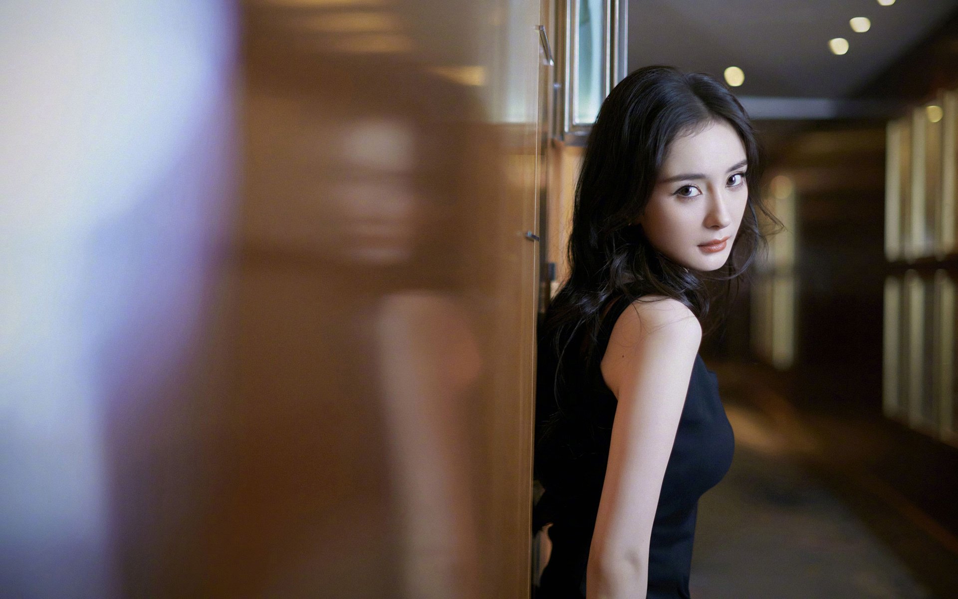 九游网页版入口-国际击剑邀请赛，绚丽剑光炫动全场，国际击剑协会官网